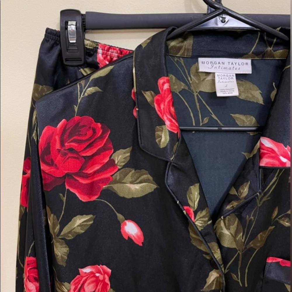 Morgan Taylor Black & Red Floral Long Sleeve Satin Like Pajama Set Size L EUC - Picture 5 of 8
